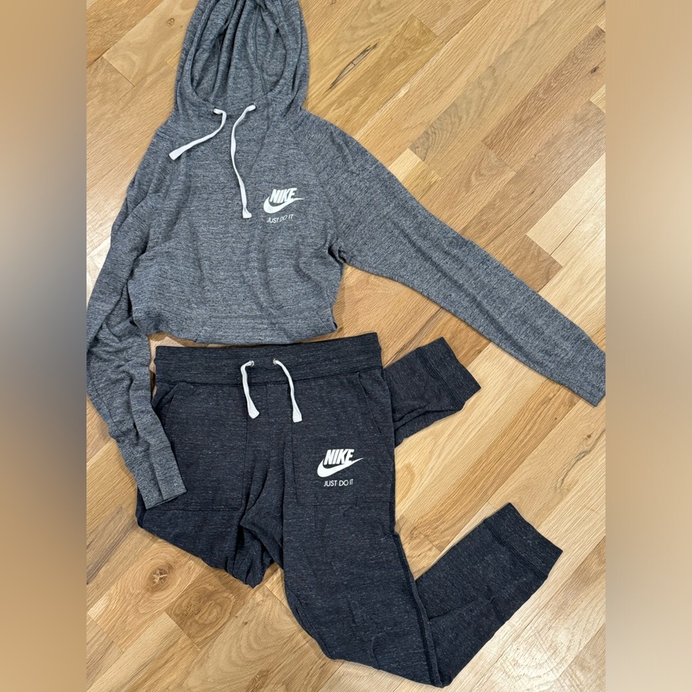 Nike sweatsuit 🩶